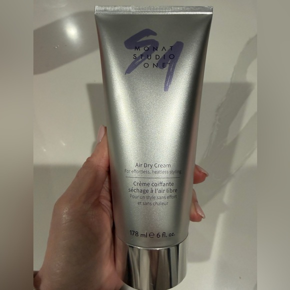 MONAT GLOBAL Other - MONAT Studio One Air Dry Cream